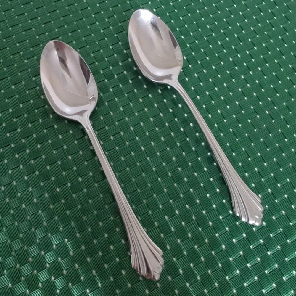 Oneida set teaspoons